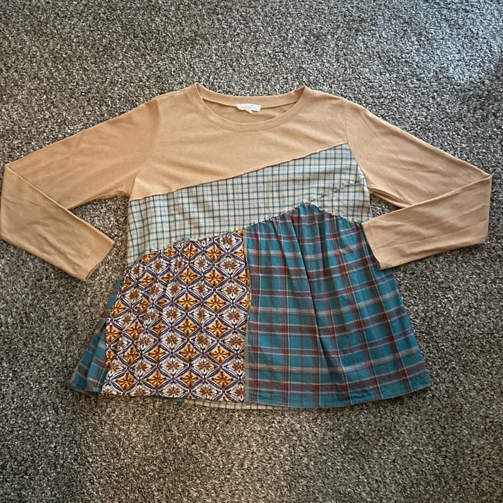 Easel Pattern Long Sleeve Top